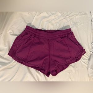Lululemon Hotty Hot 2.5” Short Purple/Magenta Size 6